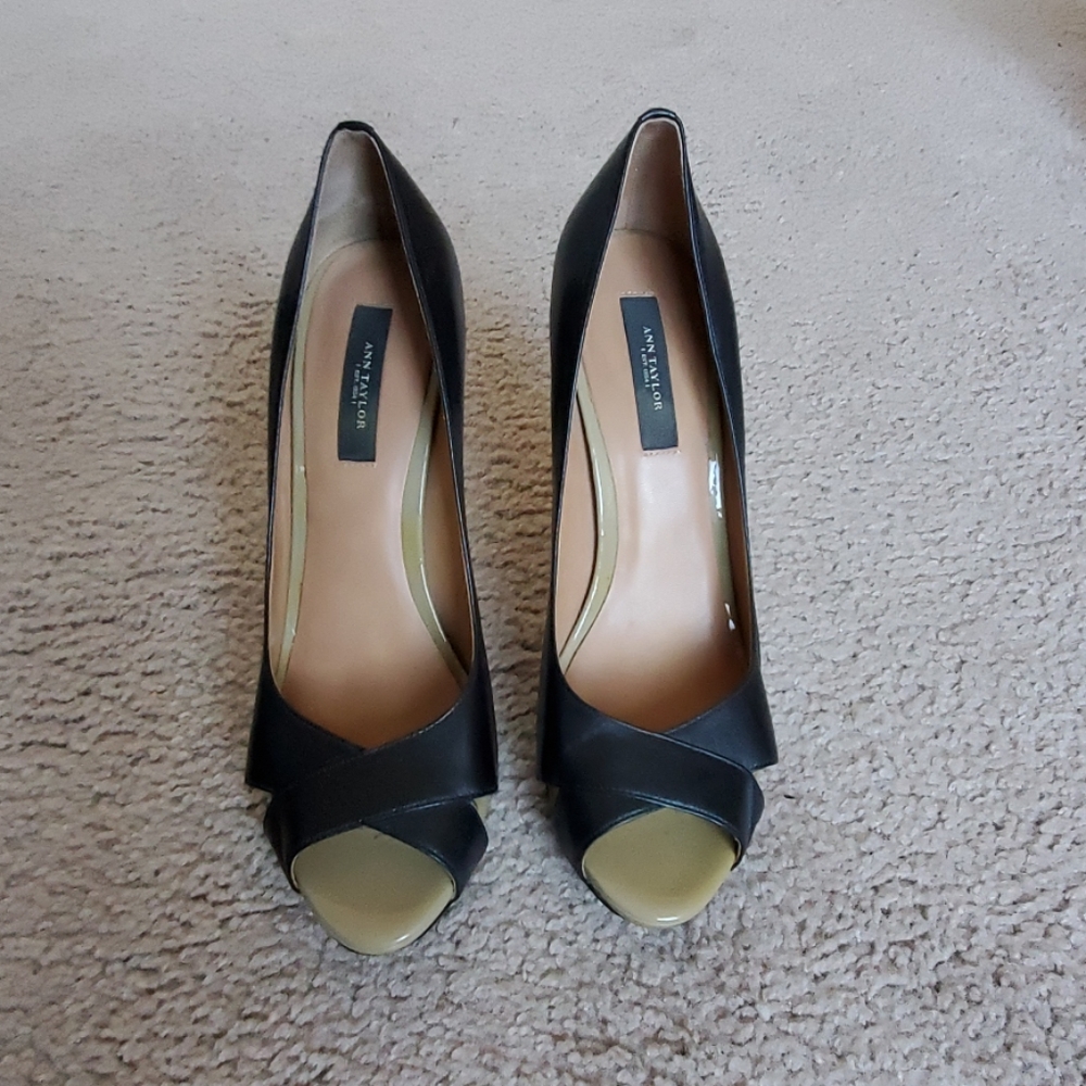 Ann Taylor black and tan heels